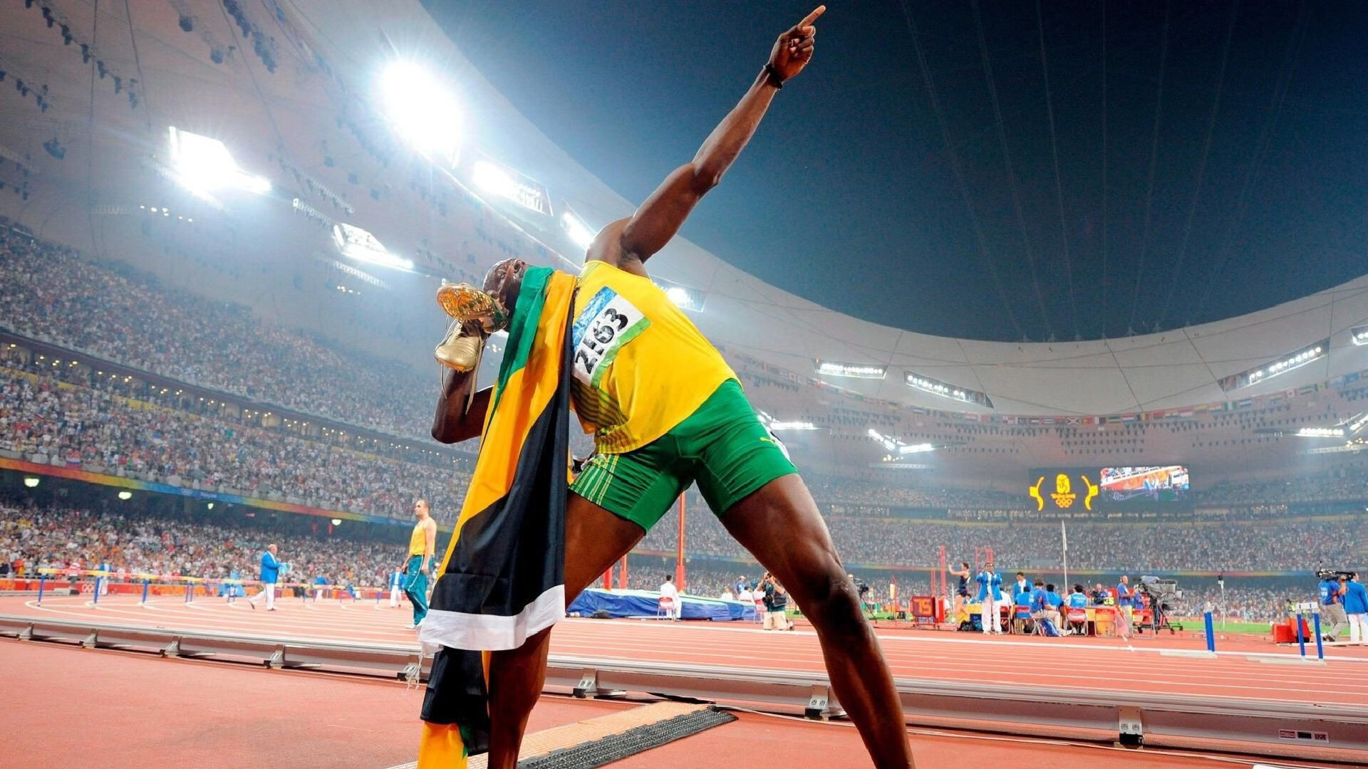 “美洲狮队在橄榄球冠军锦标赛展现强大韧性”