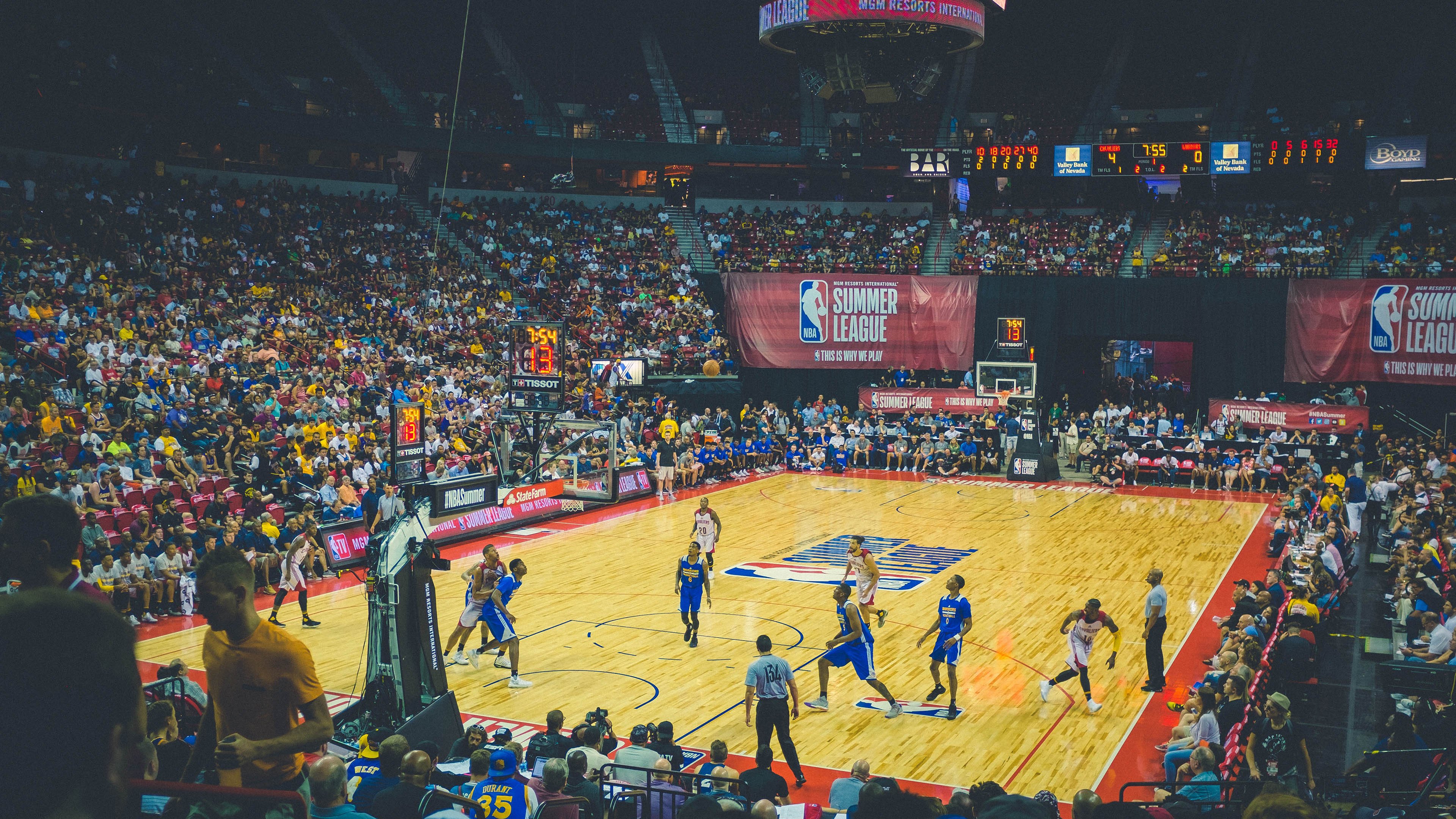 波尔曼的突破与传球精准度让袋鼠队在进攻端形成强大压力,波尔曼斯