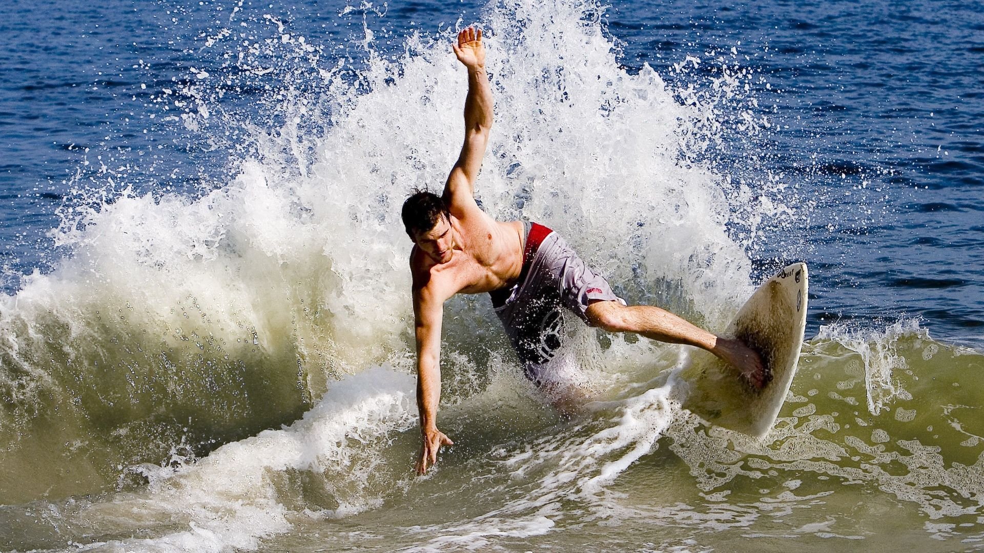 男子国家队尝试分组战术演练提高临场适应力
